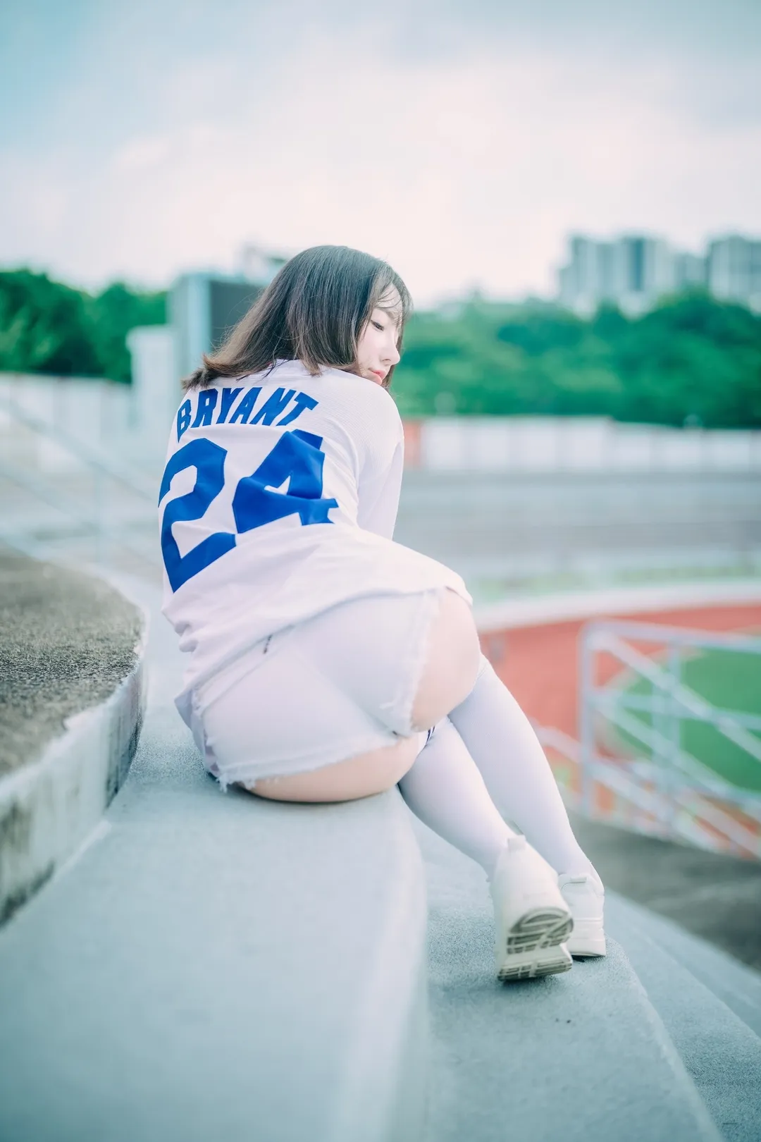 Son Ye-Eun Cheer Up in the Summer